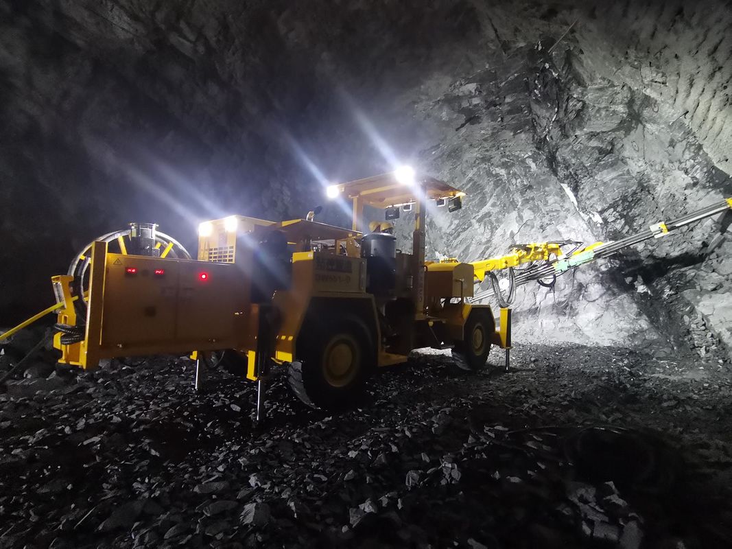13500 kg de boulons de roche de tunnel pour une plateforme de forage de face pour le développement de mines souterraines dans la zone de section transversale applicable 6645 mm*6060 mm